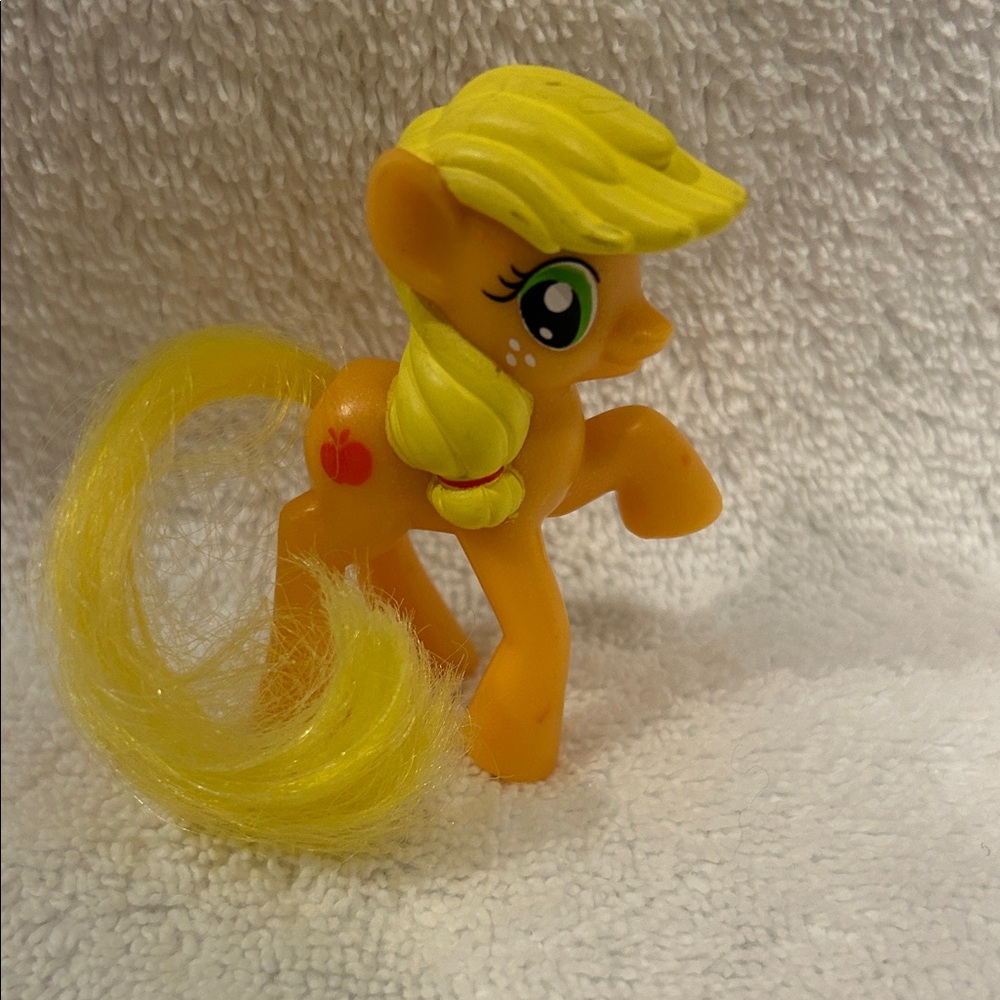My Little Pony Applejack McDonald's Happy Meal Toy Hasbro Figure (2018)
